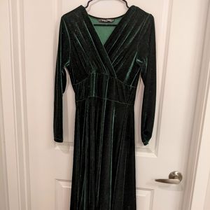 Emerald velvet v-neck maxi dress